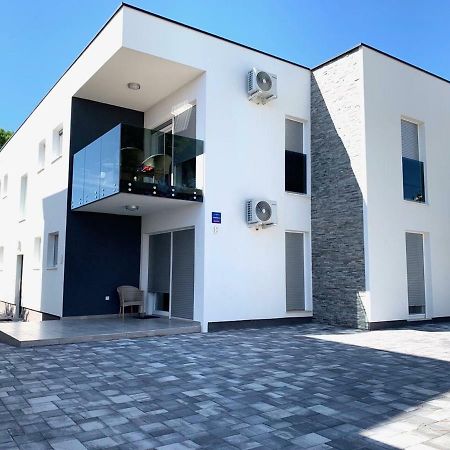 Apartmani Eden Vrsi Mulo Eksteriør billede